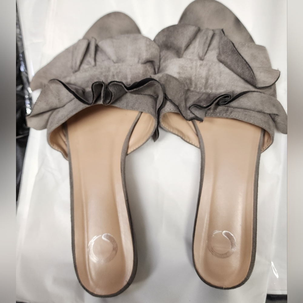 Journee Collections At Macy's Elegant Gray Ruffle Slide Sandals Size 11